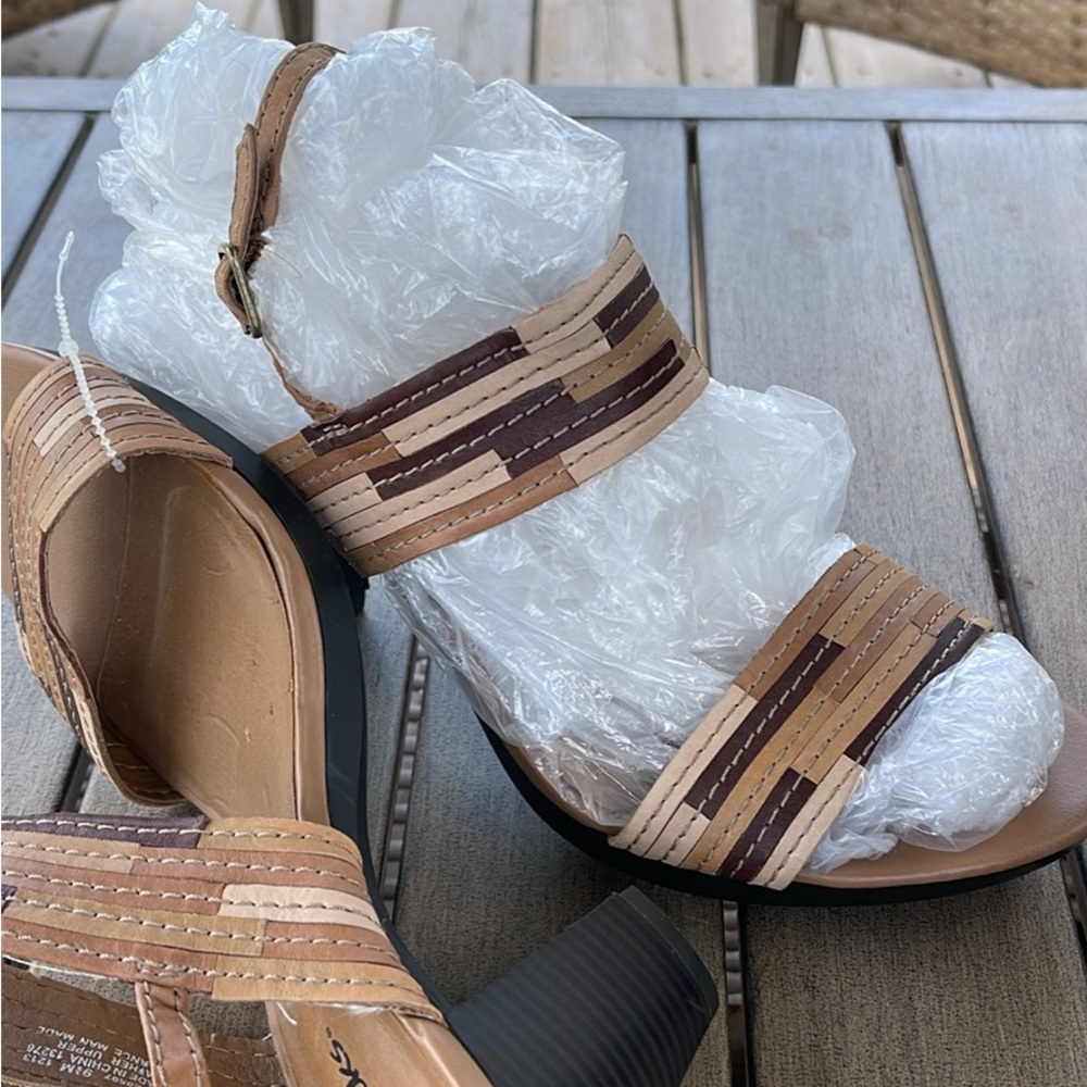 New Stylish Tan and Brown Women's Sandals 9.5 Clarks